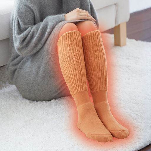 まるでこたつに入っているような心地よいあたたかさ。※画像の処理はイメージです