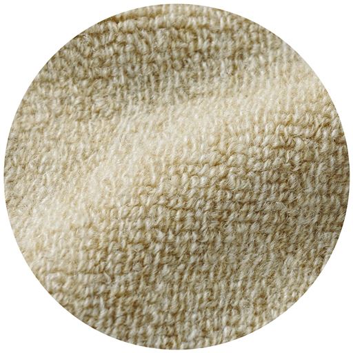 肌側は肉厚な全面パイル仕様。