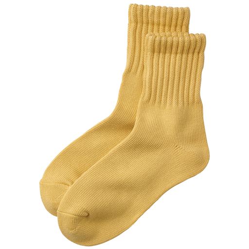 ペールイエロー