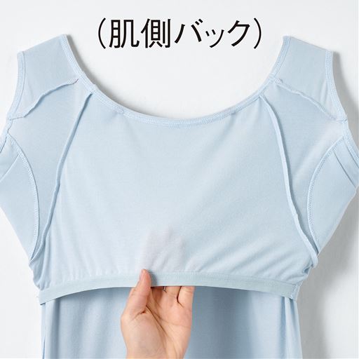 前身から背中までぐるっと覆うアンダーゴムでフィット。