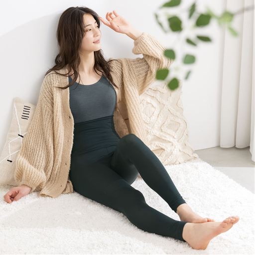 チャコールグレー 着用例(ボトムは同素材の品番UE-1627です)