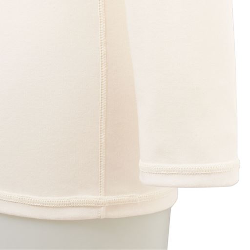 (表側 サイド・袖口・裾)<br>縫い代が気になる方にもおすすめ 縫い代はすべて表に出すことで、肌に当たる部分をとことんなめらかに仕上げました。