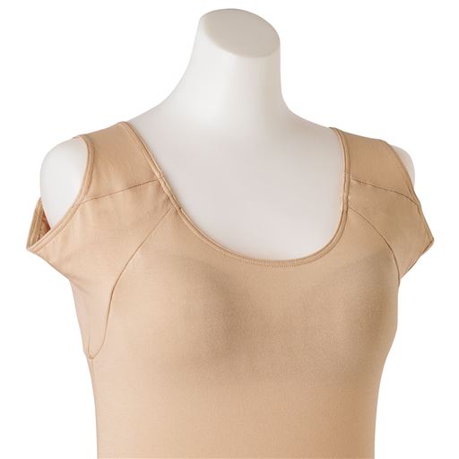 前汗キャッチャーって? 脇まわりにぴったりとフィットして汗を逃さない立体設計の汗取り仕様のことです。 房の効いた室内などで気になる脇汗を、しっかりケアします。 ※汗取りパッドの特性上、脇まわりはフィット感のある着用感です。 (写真の商品は同シリーズのUE-1238です)