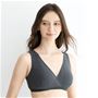 女性の体型変化を知り尽くしたマタニティウェアメーカー・犬印が開発したソフトブラ<br>J(ドットグレー)着用例