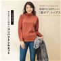 高めのネック丈で、衿元あったか。<br>ダルオレンジ 着用例