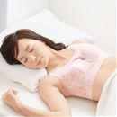 クロスでしっかりホールドするナイトブラ