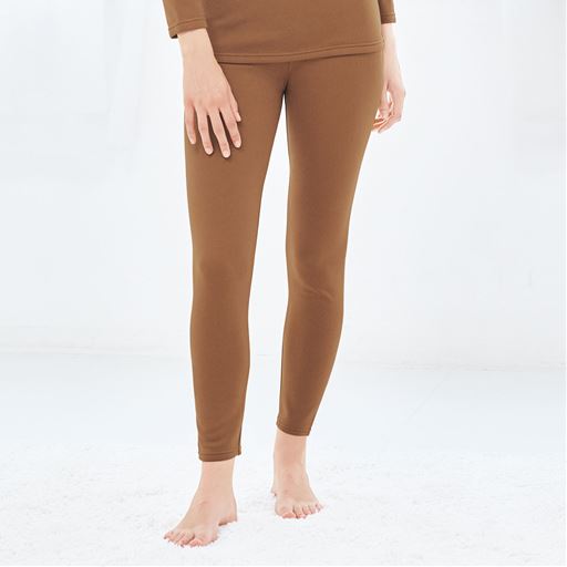 厚地なのに動きやすい、伸びるあったか裏ボア8分長