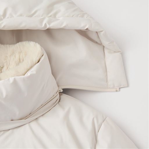 フードはファスナーで簡単に取り外せます