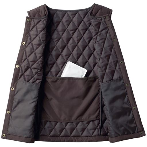 カイロを入れて背中もじんわり暖か 背中の内側ポケットにカイロを入れて保温でき、ゆったりアームホールでラクな着心地。