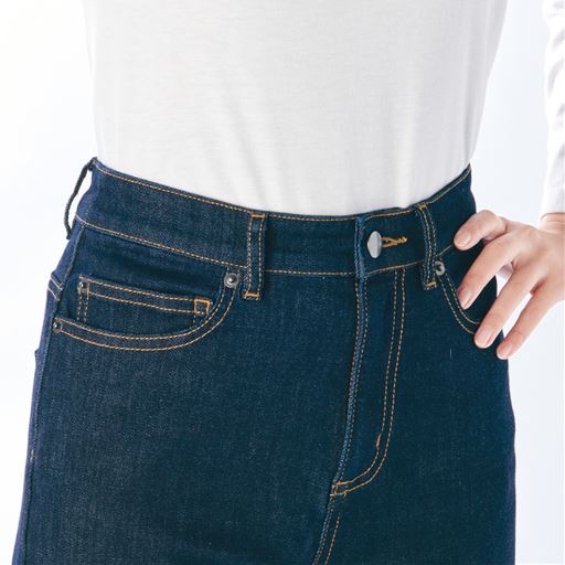 トップスインしてもサマになる ファスナー開きと5ポケットの本格仕様で、きちんと見えが叶います