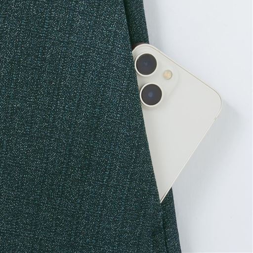 スマホもすっぽり!便利な両脇ポケットつき