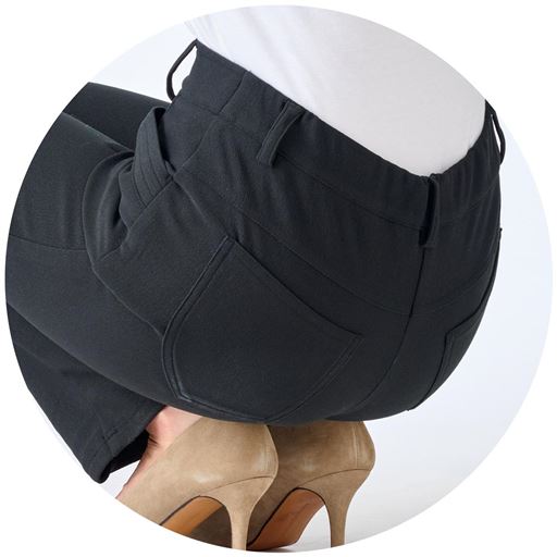 後ろゴムで快適 しゃがんでも腰にすき間ができにくく窮屈感も少ない