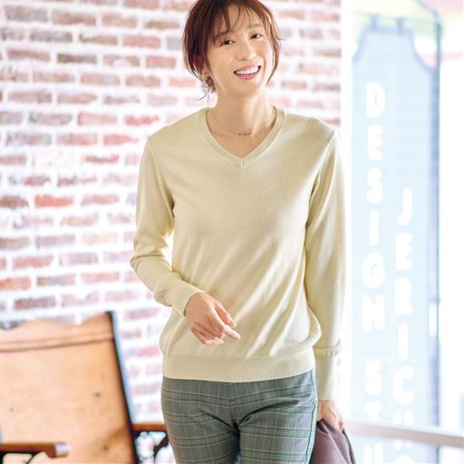 ライトベージュ