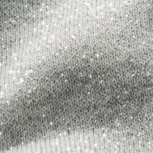 ライトグレー ベーシックカラーにさりげないラメを煌めかせた、華やかな裏毛プルオーバー。裾のスリットが動きやすく、着心地ラク。