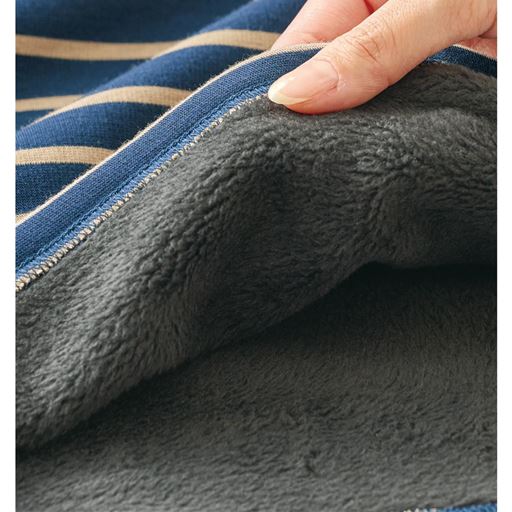 実は…裏側はふわふわシャギー 袖を通すとふんわりあたたかい裏シャギー素材。