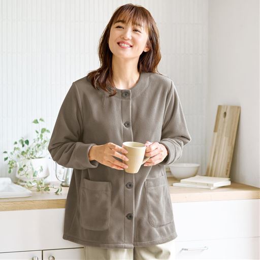 グレーベージュ