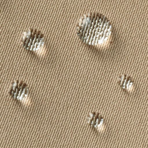 水をはじくから突然の小雨にも対応