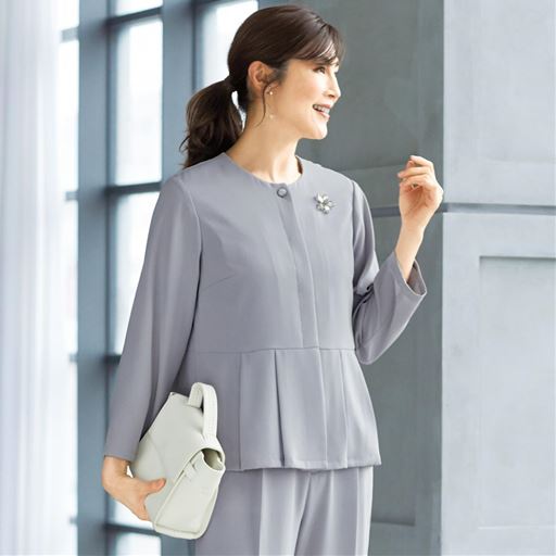 ライトグレー コーディネート例