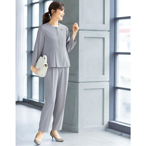 ライトグレー コーディネート例