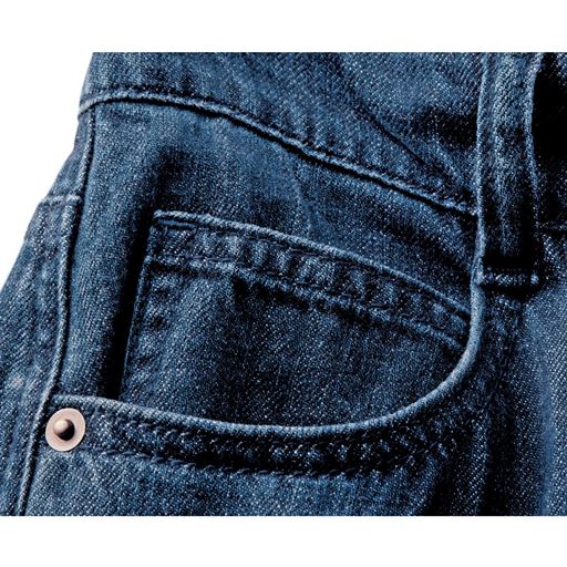 前後左右に5ポケット