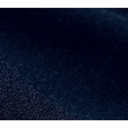 動きやすい生地 微光沢がある日本製ニット生地で上品な印象