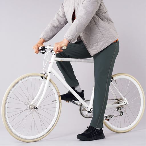 チャコールグレー コーディネート例