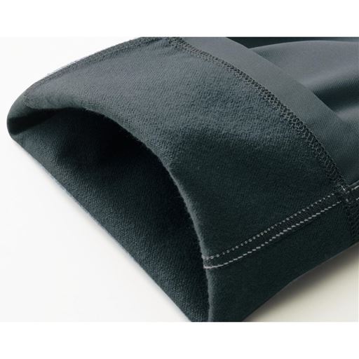 裏は微起毛でふんわり温かなはき心地。