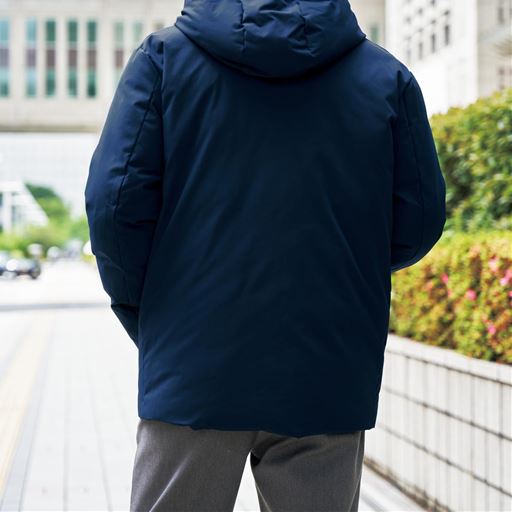 ネイビーブルー ヒップまですっきりカバーする余裕の丈感 バックスタイル