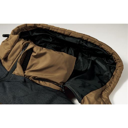 フードは便利な着脱式 フードはファスナーで簡単に取り外し可能