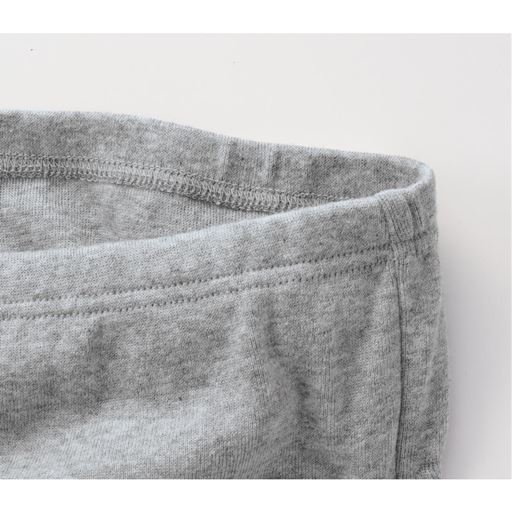 肌側 表側 中ゴムタイプ ウエスト仕様が中ゴムタイプで直接肌に触れないため、程よいフィット感をキープします。