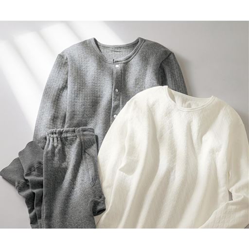 (左から)グレー、グレー、ホワイト<br>前開きタイプは品番KO-316、ロンパンは品番KO-236です。