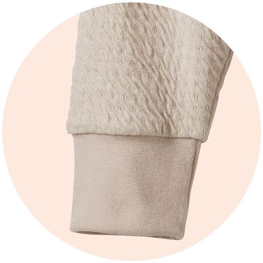 袖リブ仕様で暖かい