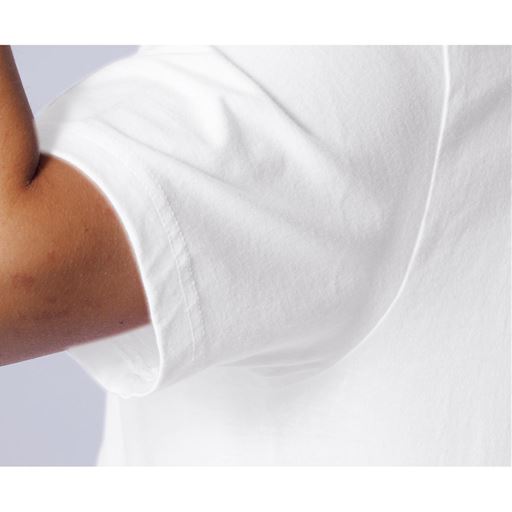 サイドの縫い目を無くし着心地の良さにもこだわりました。