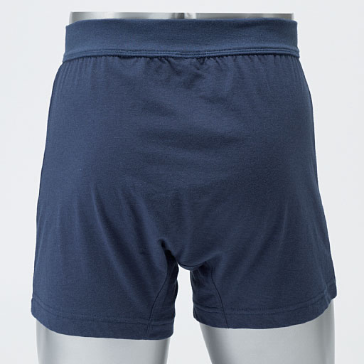 ネイビー<br>薄手でひびきにくいのでオールシーズン履ける!