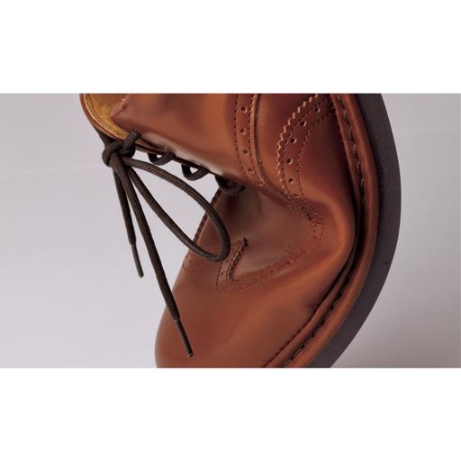 素材は牛革ながら柔らかく、屈曲性も高いので、歩きやすい。