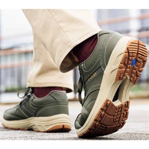 カーキ コーディネート例