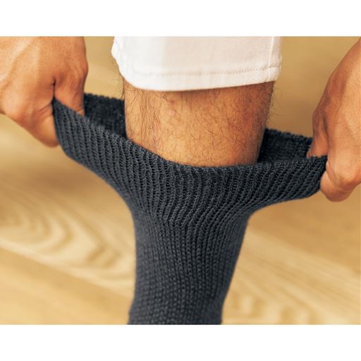 人気の理由 履き口は伸びる素材を使用。締め付けにくく快適