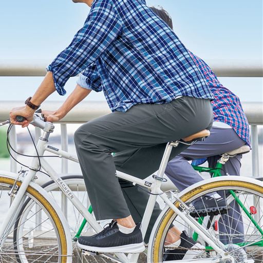 チャコールグレー コーディネート例<br>ストレッチで快適