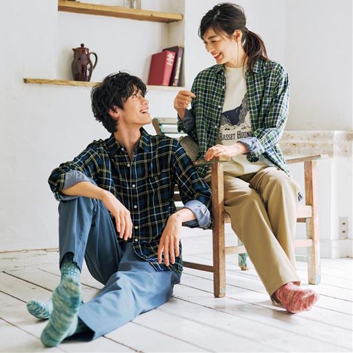 (左から)ブラックブルー、グリーン系 コーディネート例