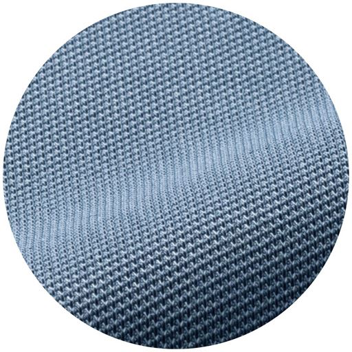 サラリとした肌ざわりでストレッチの効いた素材