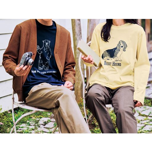 (左から)ネイビー、オフホワイト コーディネート例