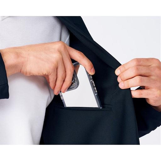 便利な内ポケット 左内側にはスマホも長財布入る内ポケット