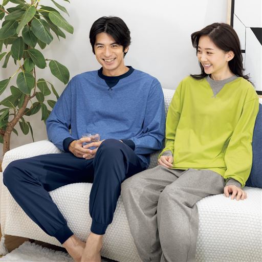 (左から)ネイビー系、イエローグリーン コーディネート例