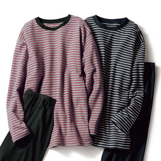 左から、レッド系、ネイビーブルー