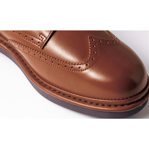 艶のある滑らかな革と、丁寧に仕上げられたコバステッチ。