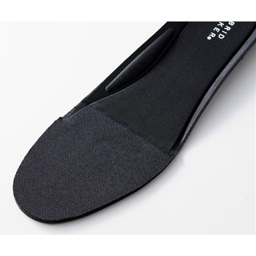 低反発&制菌消臭 足の負担を和らげる低反発インソール。つま先部分は制菌消臭加工で清潔キープ。