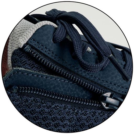 脱ぎ履きラクな内側ファスナー付き