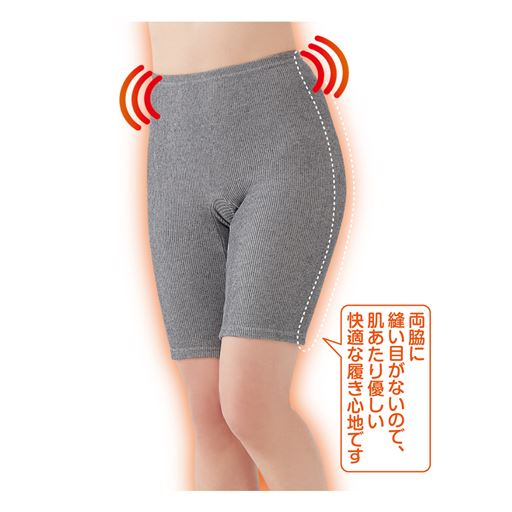 パンツ全体に伸縮性を持たせ、良く伸びるのでイヤな締め付け感が無く、フィットして快適。両脇に縫い目がないので、アウターにもひびきにくい。