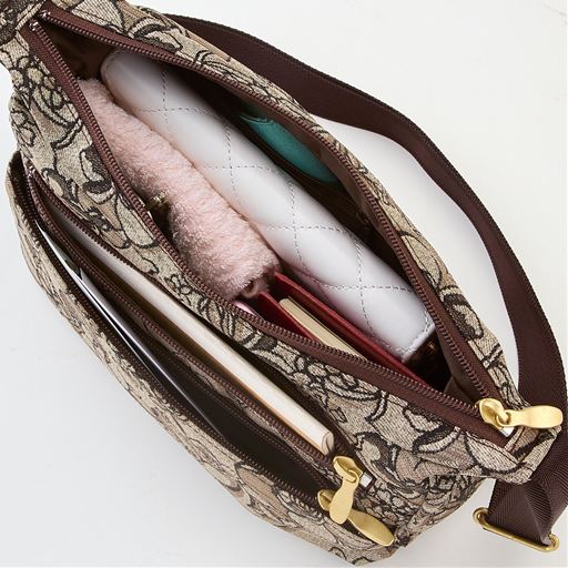 長財布がすっぽり収納可能