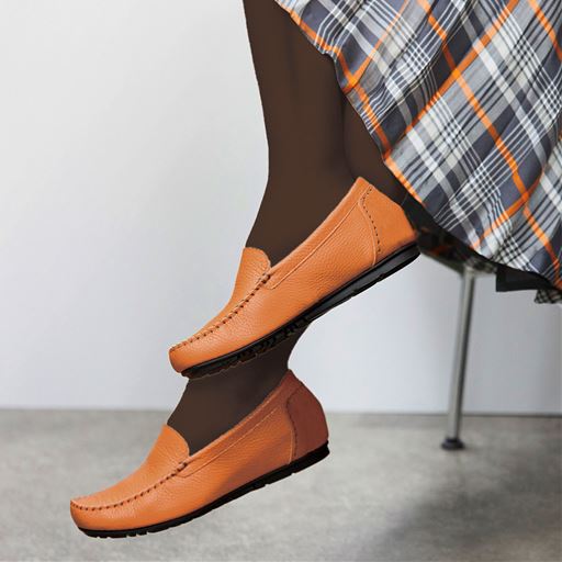 オレンジ <br>美しいフォルムが肌にピッタリと馴染む。<br>※着用イメージ